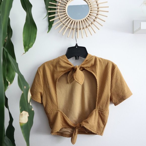 URBAN OUTFITTERS Backless Crop Top - Picture 2 of 10